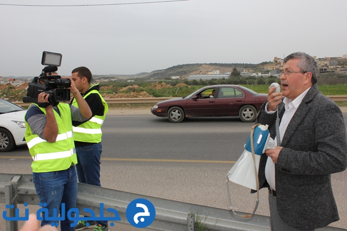 العشرات من المثلث الجنوبي يتظاهرون ضد حادثة اطلاق الرصاص على بيت مالك الطيبة نت 